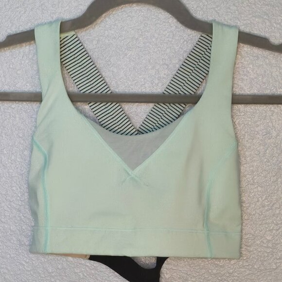 Lululemon In a Flash bra - 6 - Picture 3 of 6